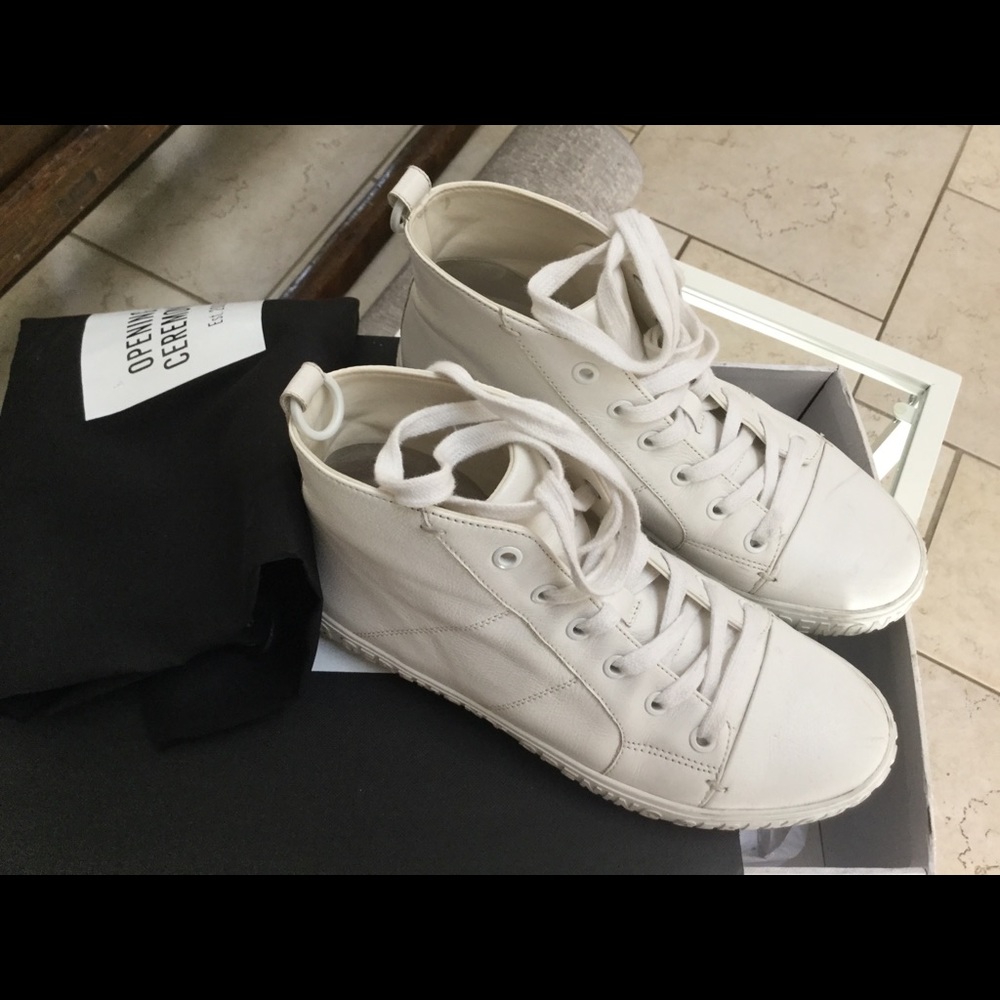 High  top sneakers